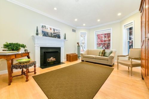 82 Monmouth St, Brookline MA  02446-5607 exterior