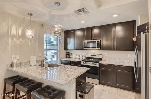 8037 Albeniz Pl, Phoenix AZ  85043 exterior