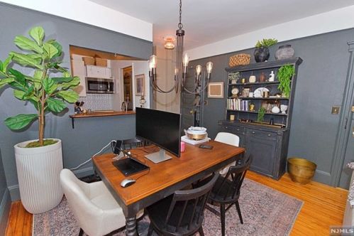 27 Russell Ave, Edgewater NJ  07020-1110 exterior