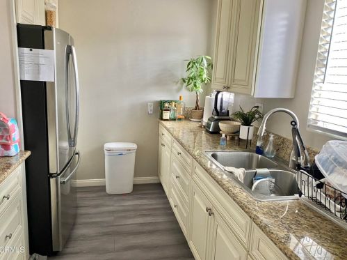 154 Hughes Dr, Oxnard CA  93033-5328 exterior