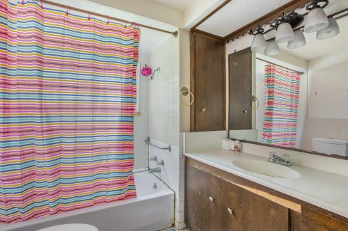 1223 Aberdeen St, Grand Rapids MI 49505-3884 exterior