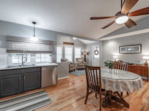 2922 Meramar Dr, Saint Louis MO 63129-5636 exterior