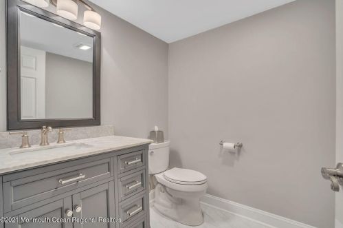 26 Brasch Blvd, Middletown NJ 07748-3161 exterior