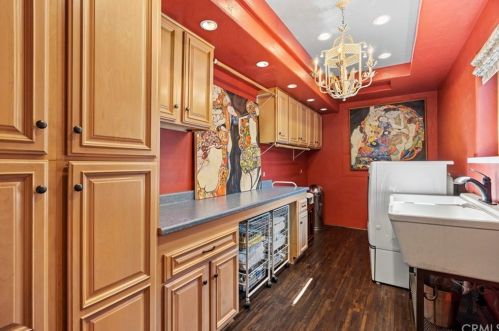 1028 Crestview Dr, Fullerton CA 92833-2203 exterior