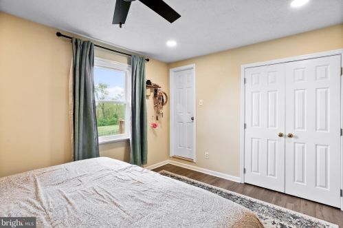 32 Constitution Ct, Littlestown PA 17340-1527 exterior