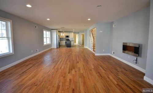 289 Crestview Pl, Teaneck NJ  07666-3204 exterior