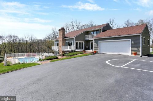 7194 Un Deposit Rd, Hummelstown PA 17036-9213 exterior