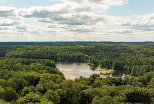 295 Chestnut Hl Rd, Wilton CT 06897-3501 exterior