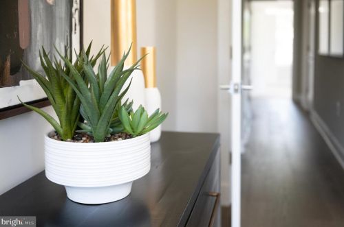 10314 Grosvenor Pl, Rockville MD 20852 exterior