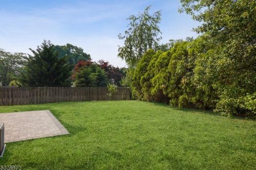 6 Warwick Cir, Springfield NJ  07081-2244 exterior