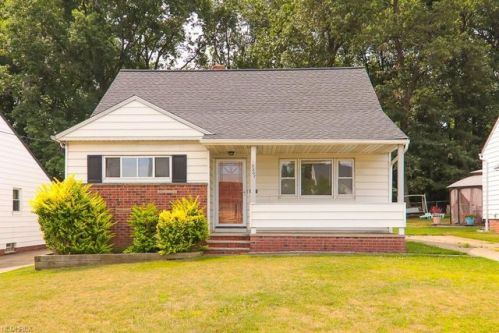 3267 Winthrop Dr, Cleveland OH  44134-4418 exterior