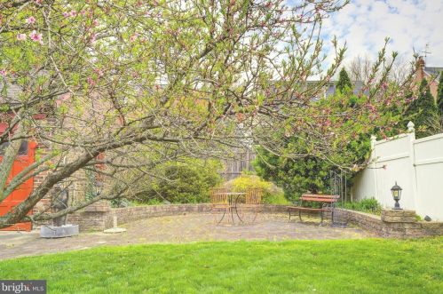 5 Cadwalader Dr, Trenton NJ 08618-3301 exterior