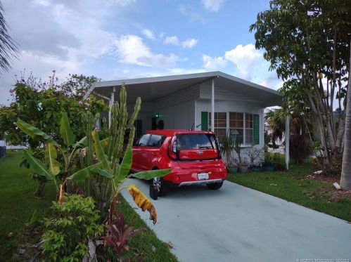 15 Flores Way, Fort Pierce FL  34952-2355 exterior