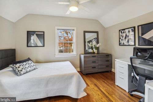 1612 Oakcrest Dr, Alexandria VA 22302-2337 exterior