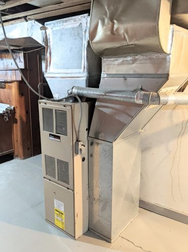 821 Kalamazoo St, Paw Paw MI 49079-1106 exterior