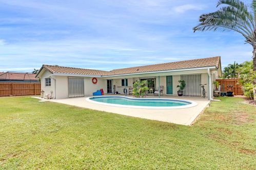 320 3rd Ct, Boca Raton, FL 33432-4032