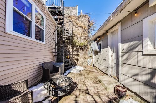 3823 Ravenswood Ave, Chicago IL 60660-2320 exterior