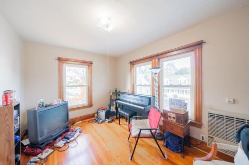 363 Logee St, Woonsocket RI 02895-6031 exterior