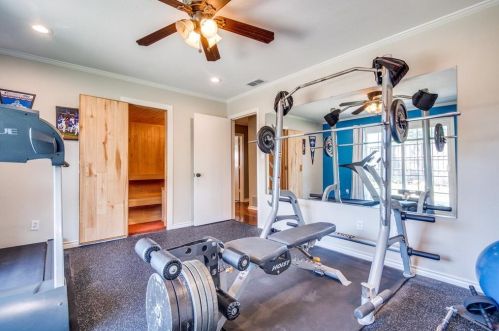 10727 Cox Ln, Dallas TX 75229-5211 exterior