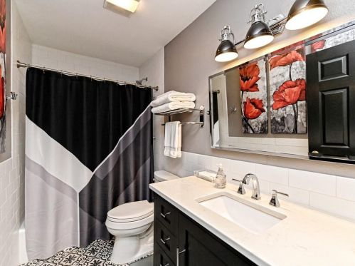 1849 Coronado Hl Dr, Austin TX 78752-2116 exterior