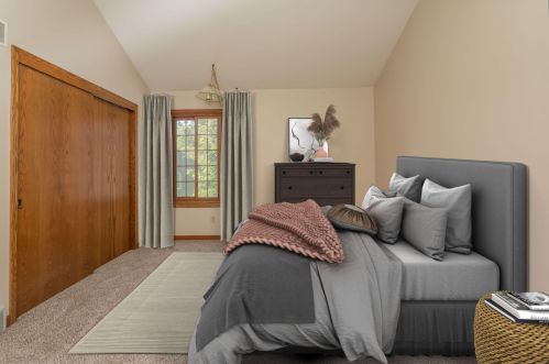 3721 Oakbrook Dr, Milwaukee WI 53228-1362 exterior