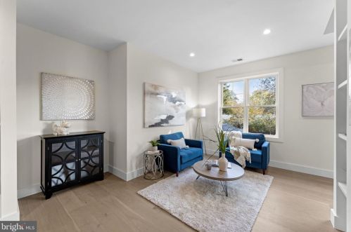 1327 Mayflower Dr, Mc Lean VA 22101-3405 exterior