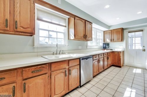 17 Essex Rd, Maplewood NJ 07040-2338 exterior