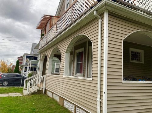 94 Gallatin St, Providence, RI 02907-1906