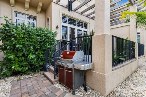 1607 Curlew Ave, Naples FL 34102-3405 exterior