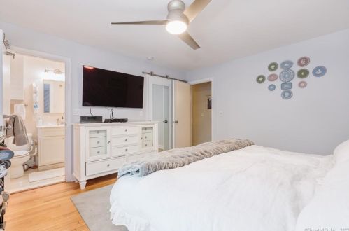 21 Lindenwoods Rd, Norwalk CT 06851-1507 exterior