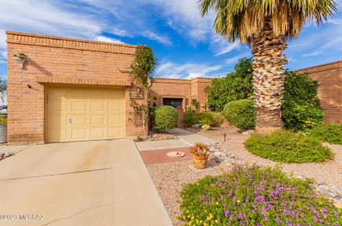 8565 Candlewood Loop, Tucson, AZ 85704-0927