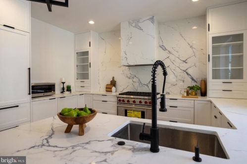 808 Fitzwater St, Philadelphia PA 19147-2808 exterior