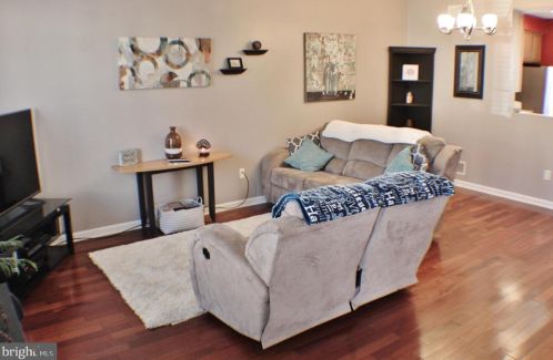 53 Sara Ln, Hanover, PA 17331-8672