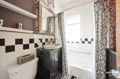 1529 Marquette Rd, Chicago IL 60637-4318 exterior