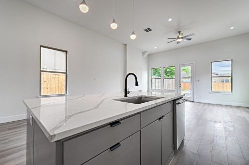 3903 Bernal Dr, Dallas TX 75212-3302 exterior