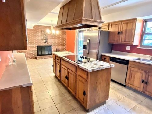 1916 Garrick Dr, Pittsburgh PA 15235-5034 exterior