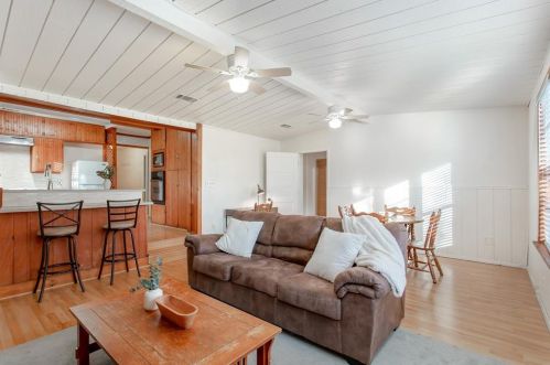 214 8 St, Irving TX 75060-5210 exterior