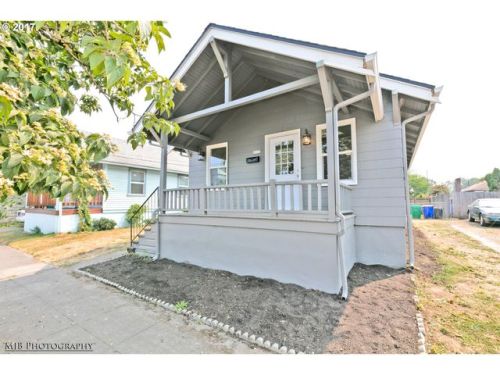 6932 Central St, Portland, OR 97203-6204