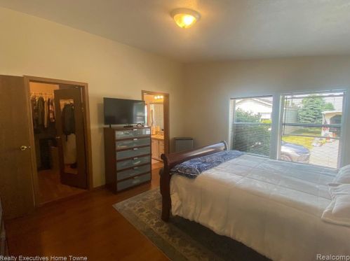 45778 Bonaventure Dr, Macomb Township MI 48044-6021 exterior