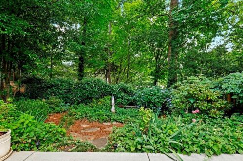 4815 Merlendale Ct, Atlanta GA 30327-3318 exterior