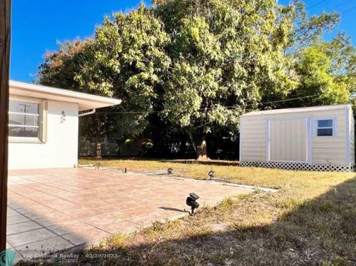 124 Lobster Rd, Fort Pierce FL  34983-1718 exterior