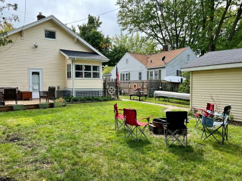 1172 Dale Ave, Meskegon MI 49441-2209 exterior