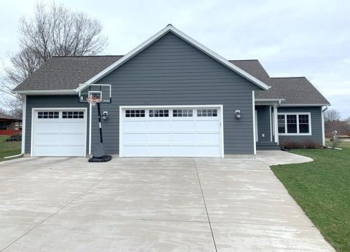 15 Royal Crest Dr, Canton WI  54868-1878 exterior