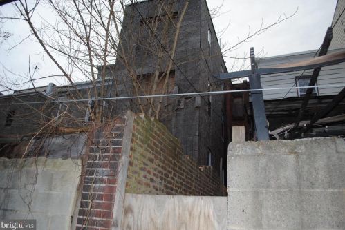 3824 Girard Ave, Philadelphia PA 19130-1625 exterior