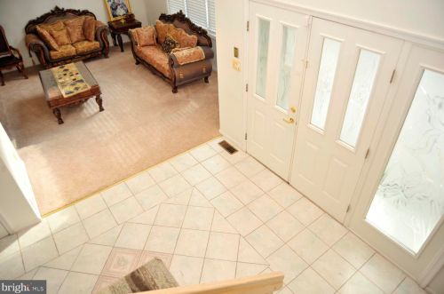 9 Lavender Dr, Princeton NJ 08540-9448 exterior