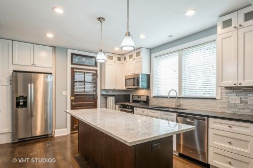 5921 Artesian Ave, Chicago IL 60659-5034 exterior