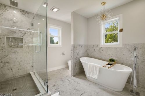 6 Warwick Cir, Springfield NJ  07081-2244 exterior