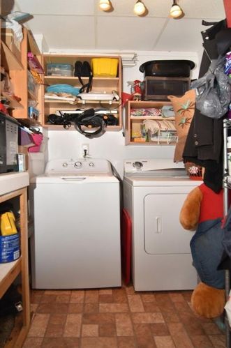 832 Elm St, Woonsocket RI 02895-3507 exterior