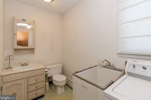 322 Independence Ave, Trenton NJ  08610-5704 exterior