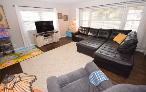 6620 Range Line Rd, Milwaukee, WI 53209-3208